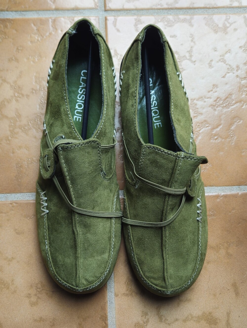 NWOT Classique Olive Green Suede Comfort Loafers Slip-On